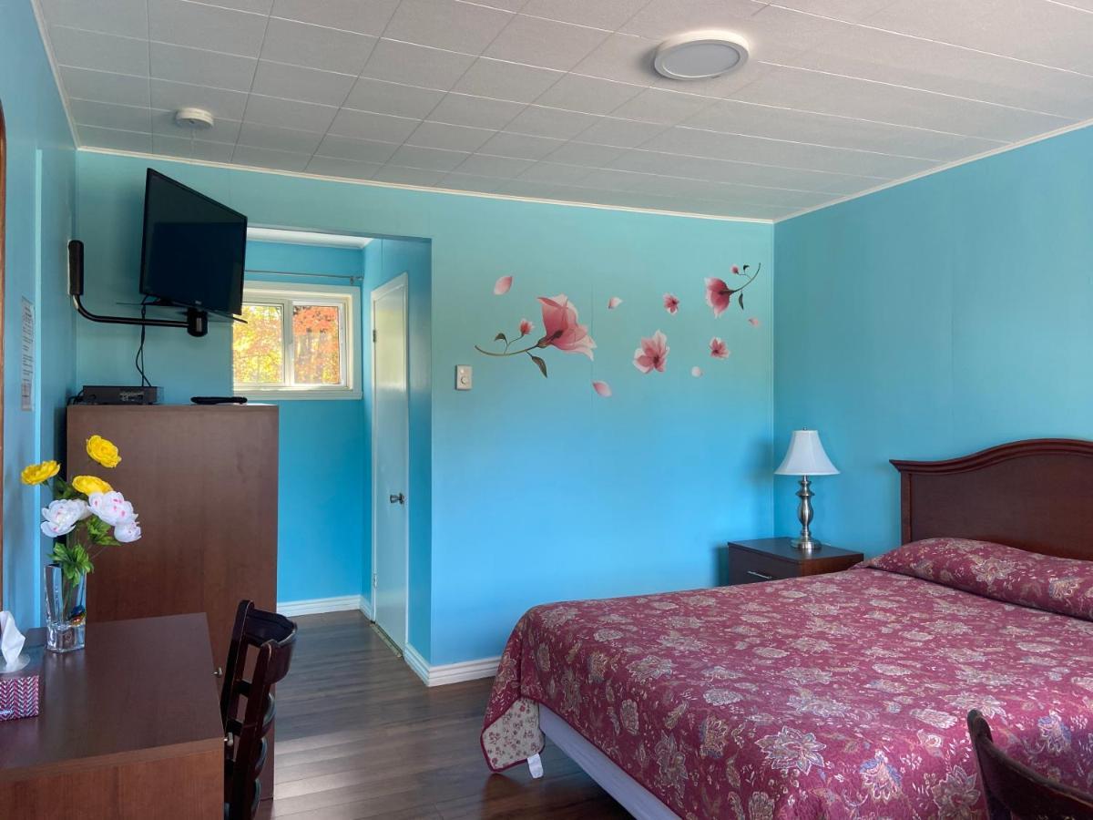 Motel Des Erables Coteau-du-Lac Bagian luar foto