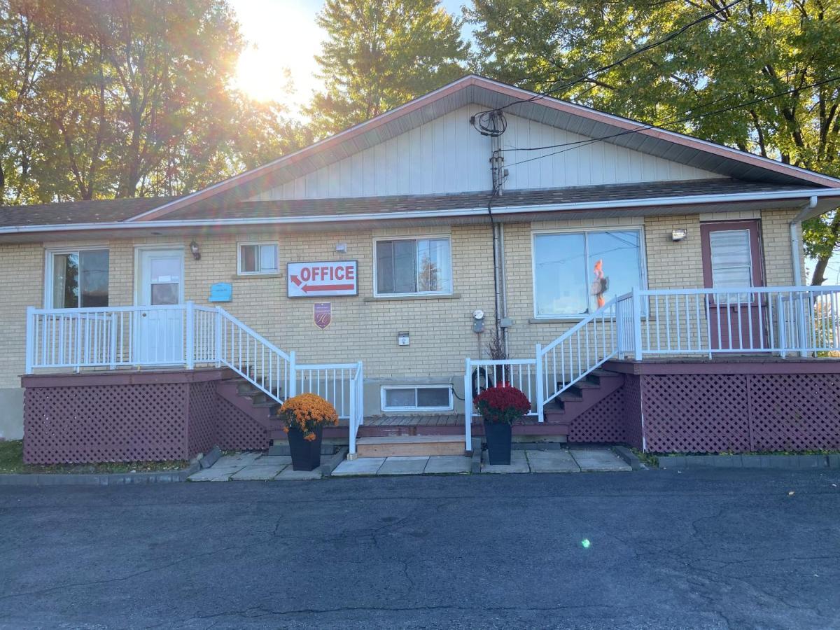 Motel Des Erables Coteau-du-Lac Bagian luar foto