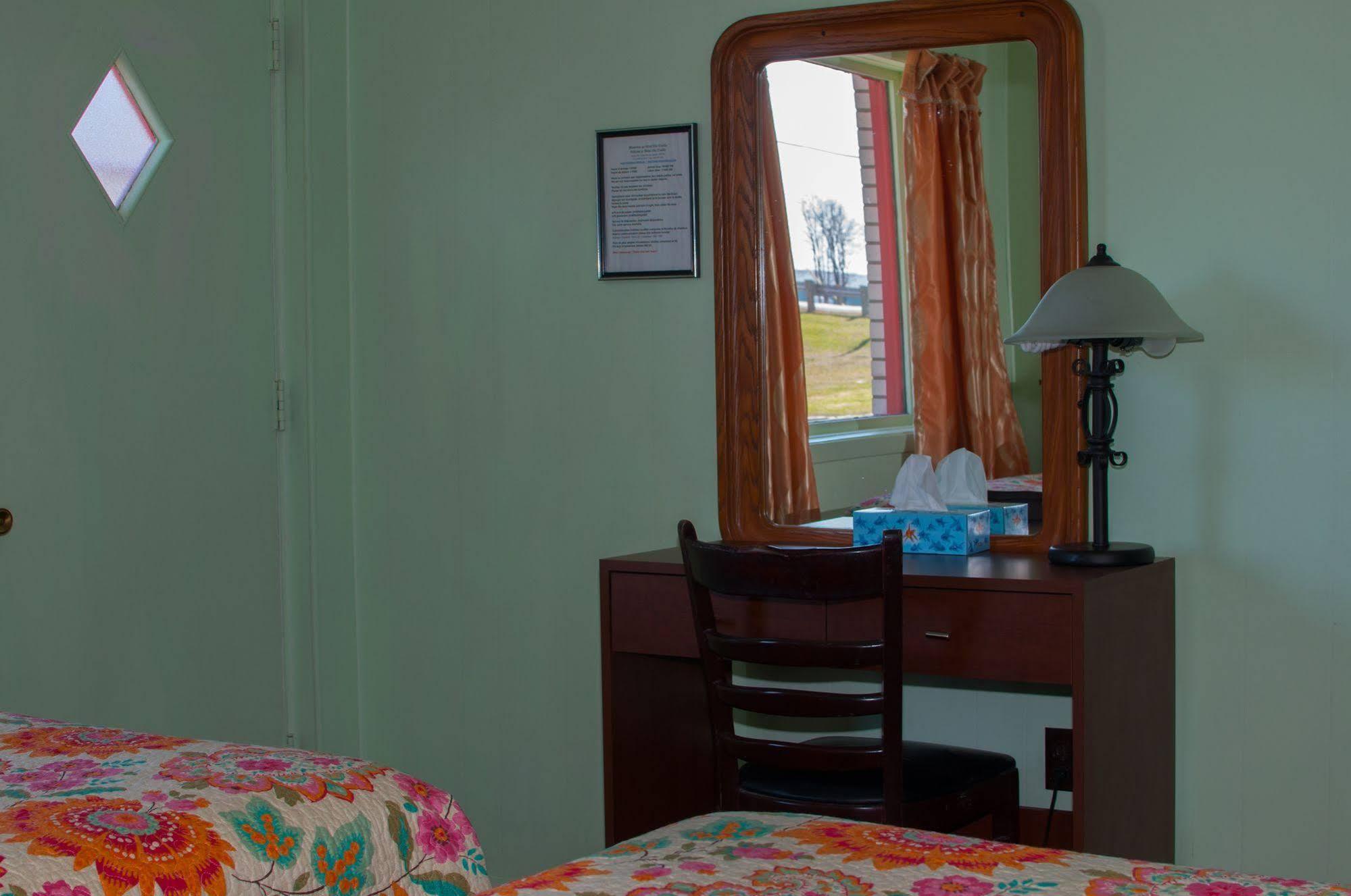 Motel Des Erables Coteau-du-Lac Bagian luar foto