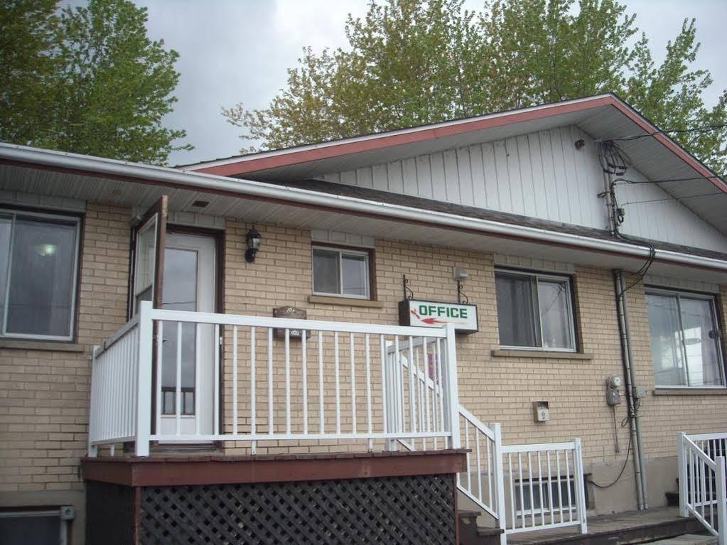 Motel Des Erables Coteau-du-Lac Bagian luar foto
