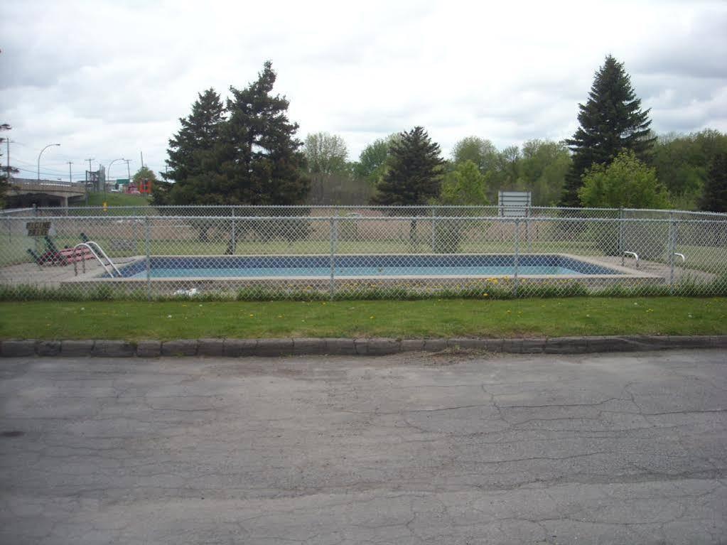 Motel Des Erables Coteau-du-Lac Bagian luar foto