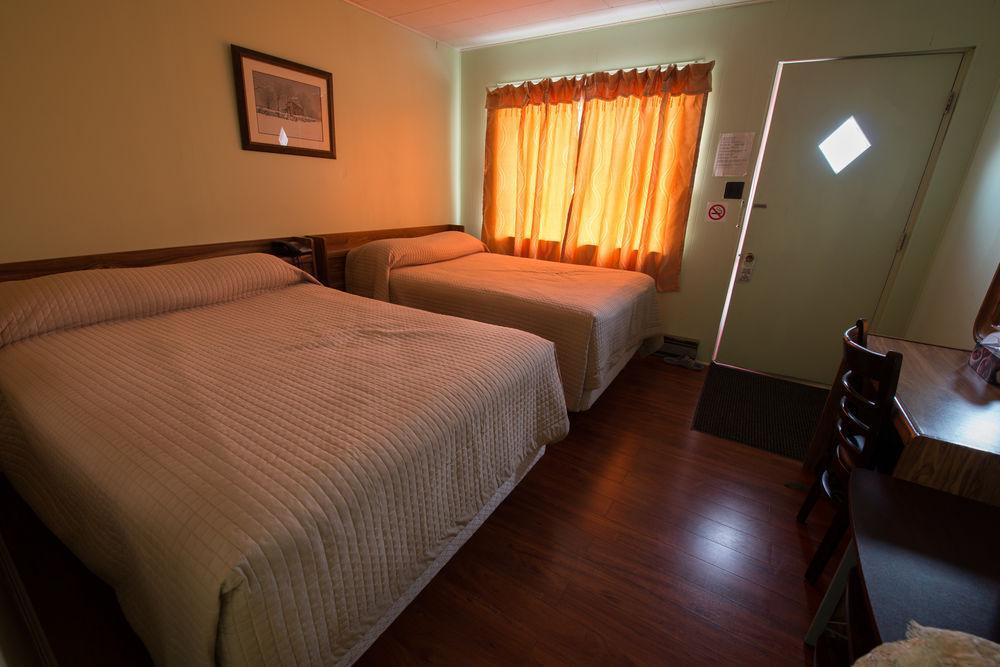 Motel Des Erables Coteau-du-Lac Bagian luar foto