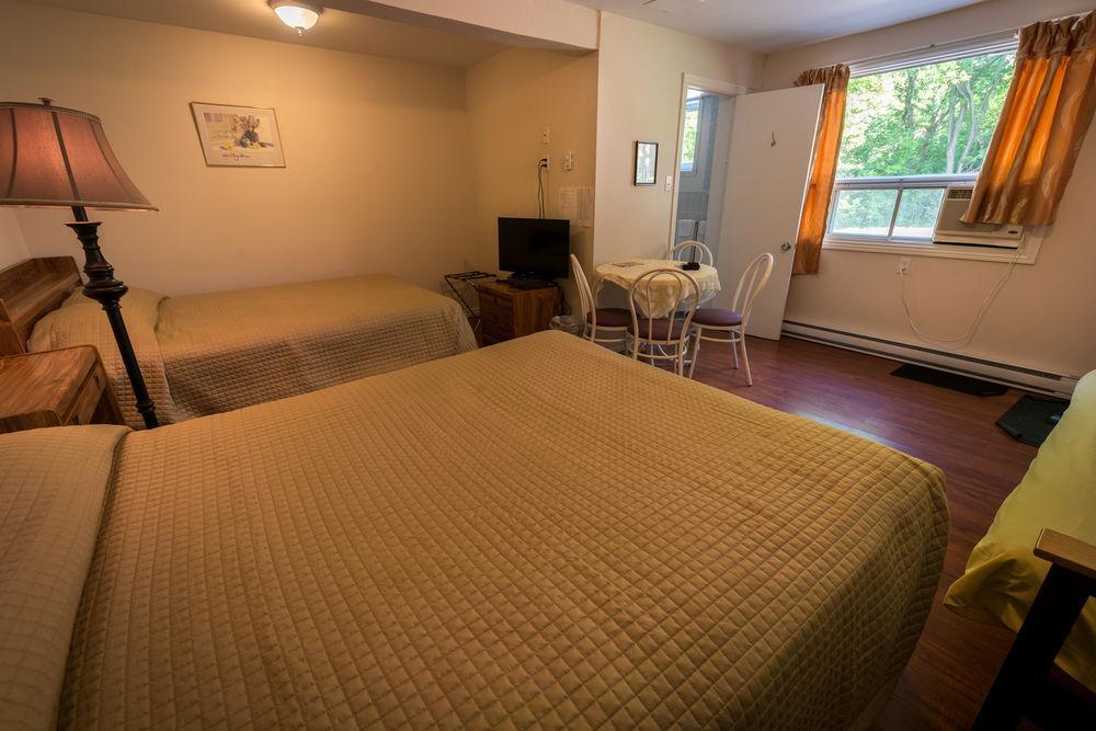 Motel Des Erables Coteau-du-Lac Bagian luar foto