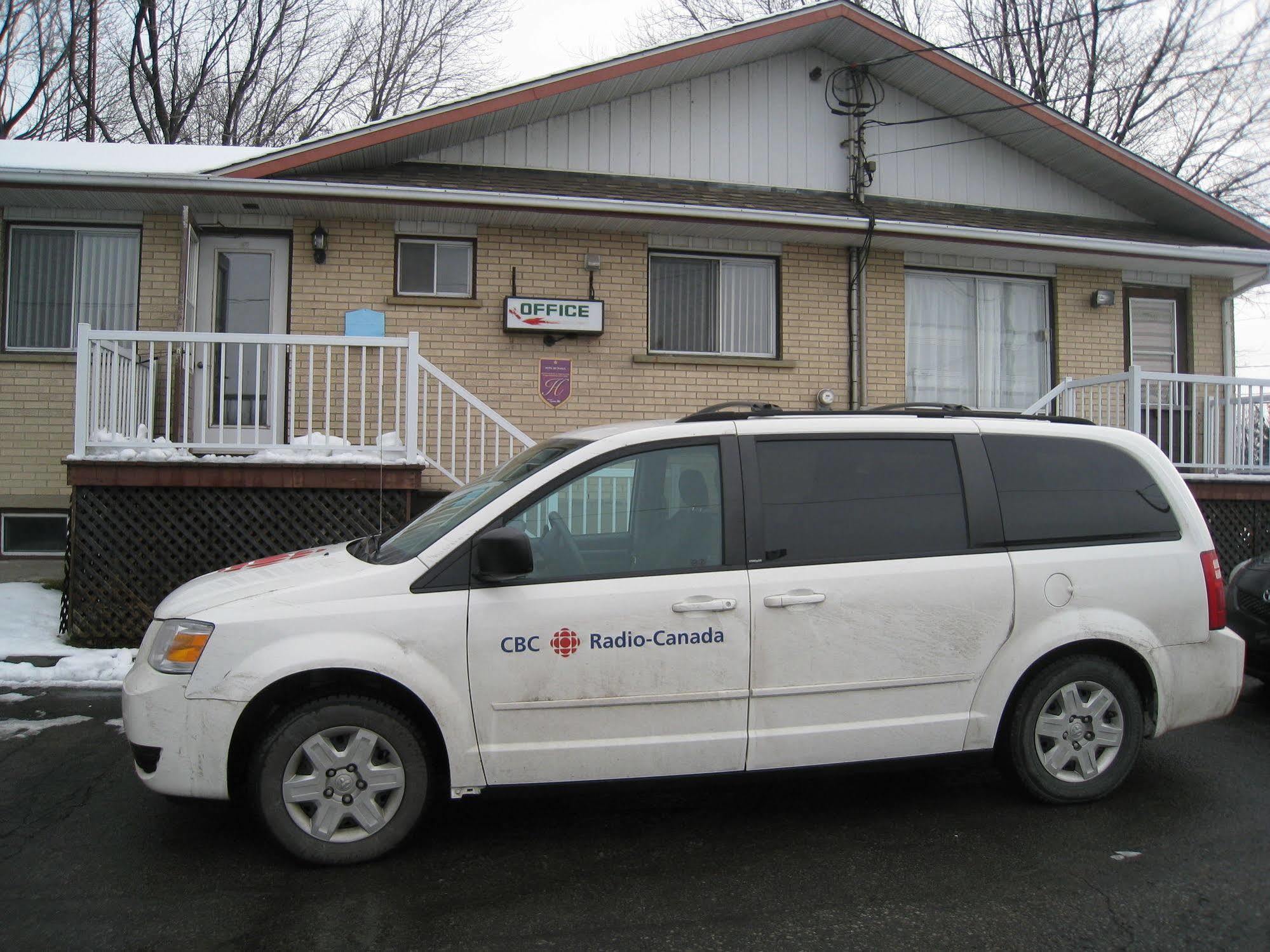 Motel Des Erables Coteau-du-Lac Bagian luar foto