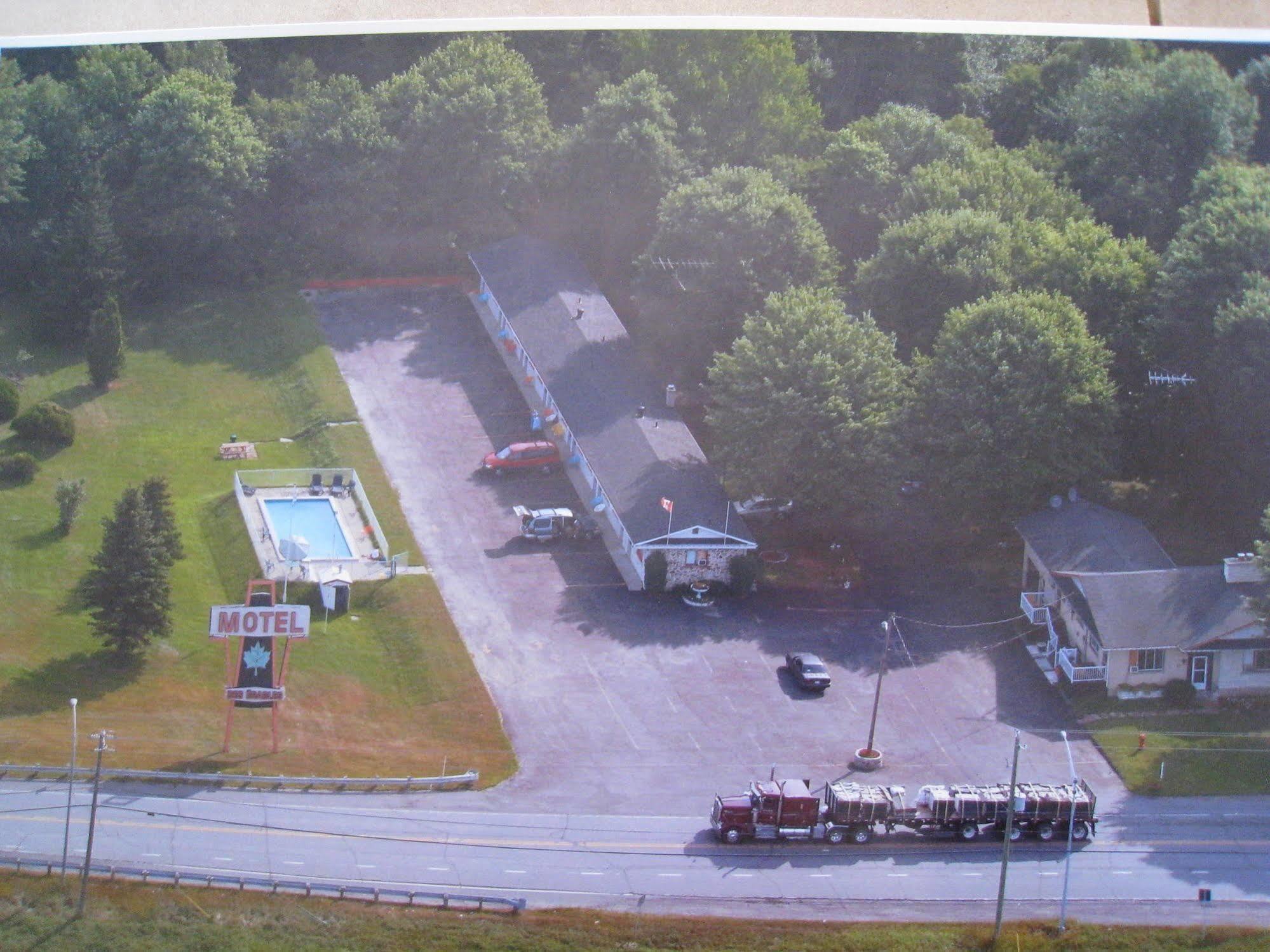 Motel Des Erables Coteau-du-Lac Bagian luar foto